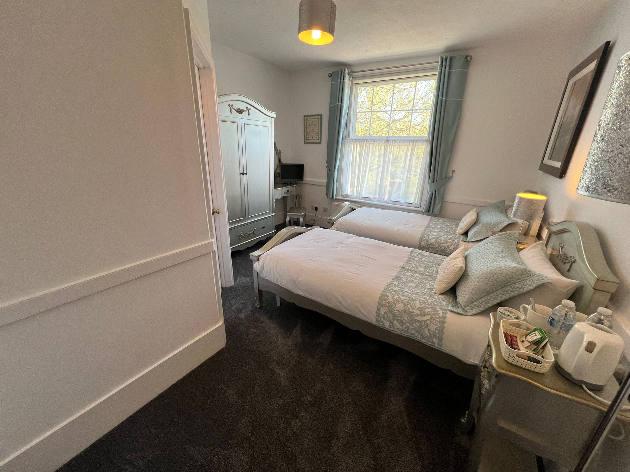 Twin Room — room overview